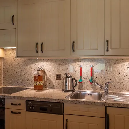 Gretas Home-city Center Studio