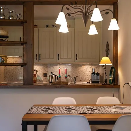 Gretas Home-city Center Studio Apartment