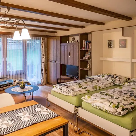 Gretas Home-city Center Studio Apartment